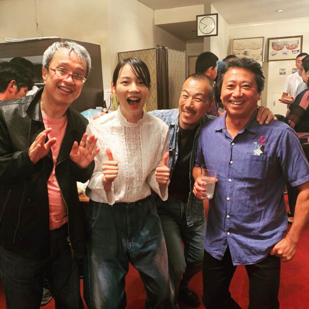 のん（能年玲奈）さんのインスタグラム写真 - (のん（能年玲奈）Instagram)「本日は、映画『星屑の町』の初号試写へ。素敵な映画になってます。先輩方が凄すぎます。その後打ち上げにて🤳 #星屑の町 #2020公開お楽しみに #菅原大吉さんの奥様都子さんとも撮っていただきましたえへへ」10月8日 21時39分 - non_kamo_ne