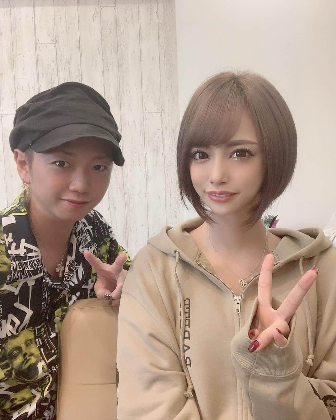 サキ吉さんのインスタグラム写真 - (サキ吉Instagram)「カラーしてきた🥰💕 Lapisかずやさんいつもありがと✨ ． この日みんなに褒められたマリリンパーカーはお馴染み @rarete2015 のもの💞 ここのお洋服もう何枚持ってるかわからないくらい大好き🥺 いつもモノトーンばっかりだったからたまにはカーキも❤️ ． #ootd #rarete #パーカー女子 #ショートボブ #前下がりボブ #lapis」10月8日 21時50分 - sakikichi1201