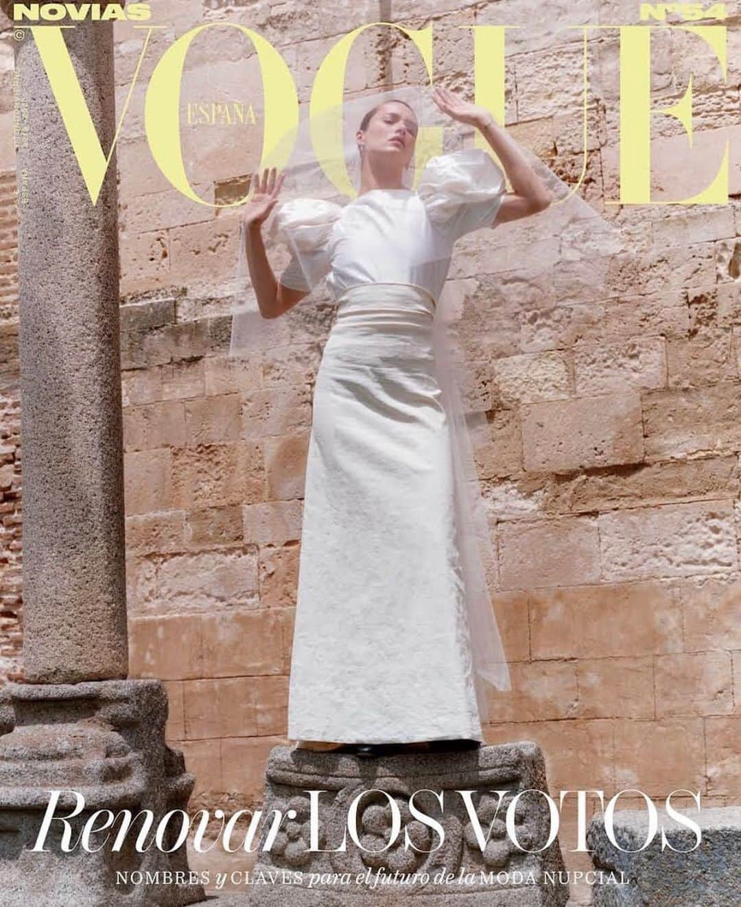 カルメン・べダルのインスタグラム：「New #VogueNovias @voguespain Photograped by @jensingvarsson Styled by @martabajoflecha Hair & Make up by @manuelapane」