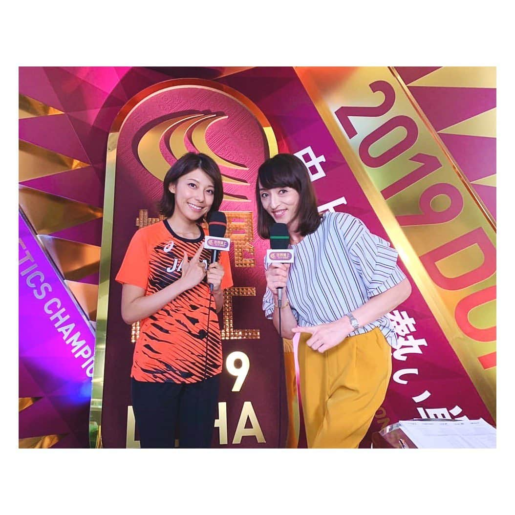 上村彩子さんのインスタグラム写真 - (上村彩子Instagram)「. . 無事に出張先のドーハから 日本に帰ってきました🇯🇵 世界のトップレベルのアスリートたちが ウォーミングアップをするのを みるだけでもワクワク。 毎日深夜まで仕事で疲れはありましたが、 楽しい！って毎日言ってた気がします。 . . 特に、男子棒高跳び決勝は、2位だった スウェーデンのデュプランティス選手の 指導をしているお父さまに話を聞きながら 観戦して。 ほかの種目も同時進行なので なかなかタイミングがなく、 競技が進行していくとリポートの内容も 合わなくなってきてしまうので 競技中リポートは結局 いれられなかったのですが… 聞いたことリポートしたい、と うずうずする時もあって。 . . 「みている人がもっと面白くなるように、 このリポート絶対いれたい！」と 前より強く思いながら一つ一つできて、 画面に映ることは少なくても 自分的にはとても充実した毎日でした！ . . テレビ局員として、アナウンサーして、 競技の魅力も選手の魅力ももっと 知ってもらって、テレビを通してでも 競技を楽しんでもらえるように、 より精進していきます💪 . . 2年後の世界陸上はアメリカの ユージーンですが、来年東京で この戦いがまた見られるとおもうと 楽しみです😊 . . 写真は、 ドーハの思い出いろいろパート①！ 誕生日メッセージもみなさん ありがとうございました💕 . . #世界陸上#世界陸上ドーハ#doha2019 #doha#tbs」10月8日 21時53分 - saekokamimura