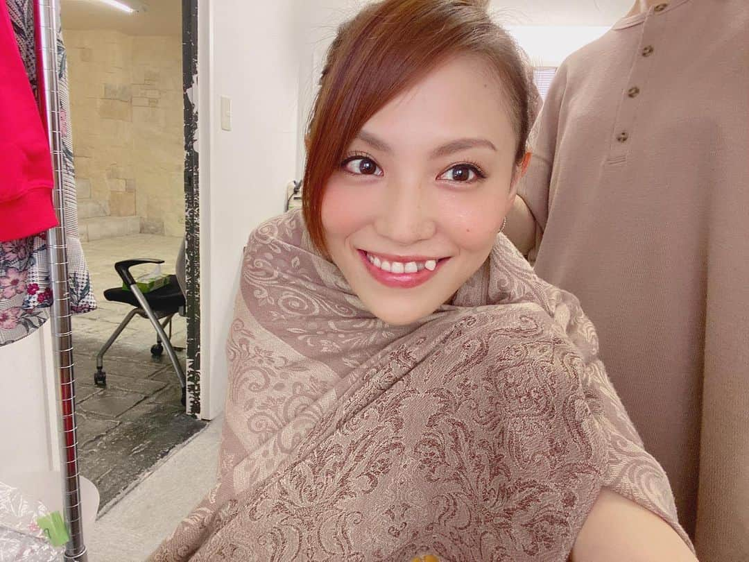 田野アサミさんのインスタグラム写真 - (田野アサミInstagram)「🧡。 素敵なお話沢山してきたよー！お楽しみにー🤲☺️ 珍しく巻いてもらったりたり🌀♡ #田野アサミ#asamitano #メイクさんも八重歯#八重歯 お知らせするからね🧡」10月8日 22時04分 - tano_asami