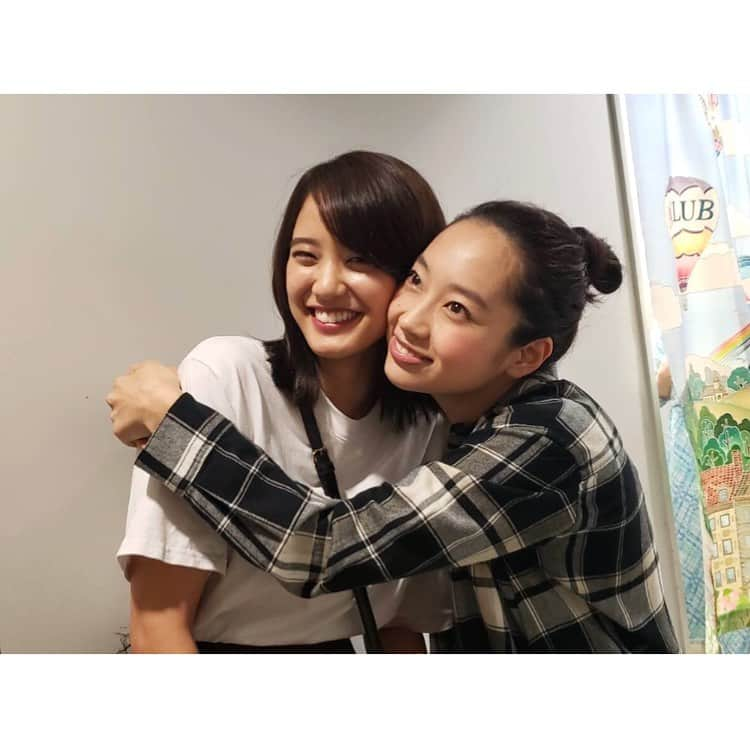 山崎紘菜さんのインスタグラム写真 - (山崎紘菜Instagram)「☁️ @kurumi_shimizu ちゃんが出演中の 舞台「FACTORY GIRLS 〜私が描く物語〜」 を観劇させて頂きました😳 くーちゃんいちいち可愛かったなぁ… 自由を求めて理不尽に立ち向かう ファクトリーガールズ達の姿に 沢山勇気をもらいました。 千秋楽も大阪も頑張ってね😳😳😳 #舞台 #ファクトリーガールズ #近いうちにご飯いこね」10月8日 22時05分 - hirona_yamazaki