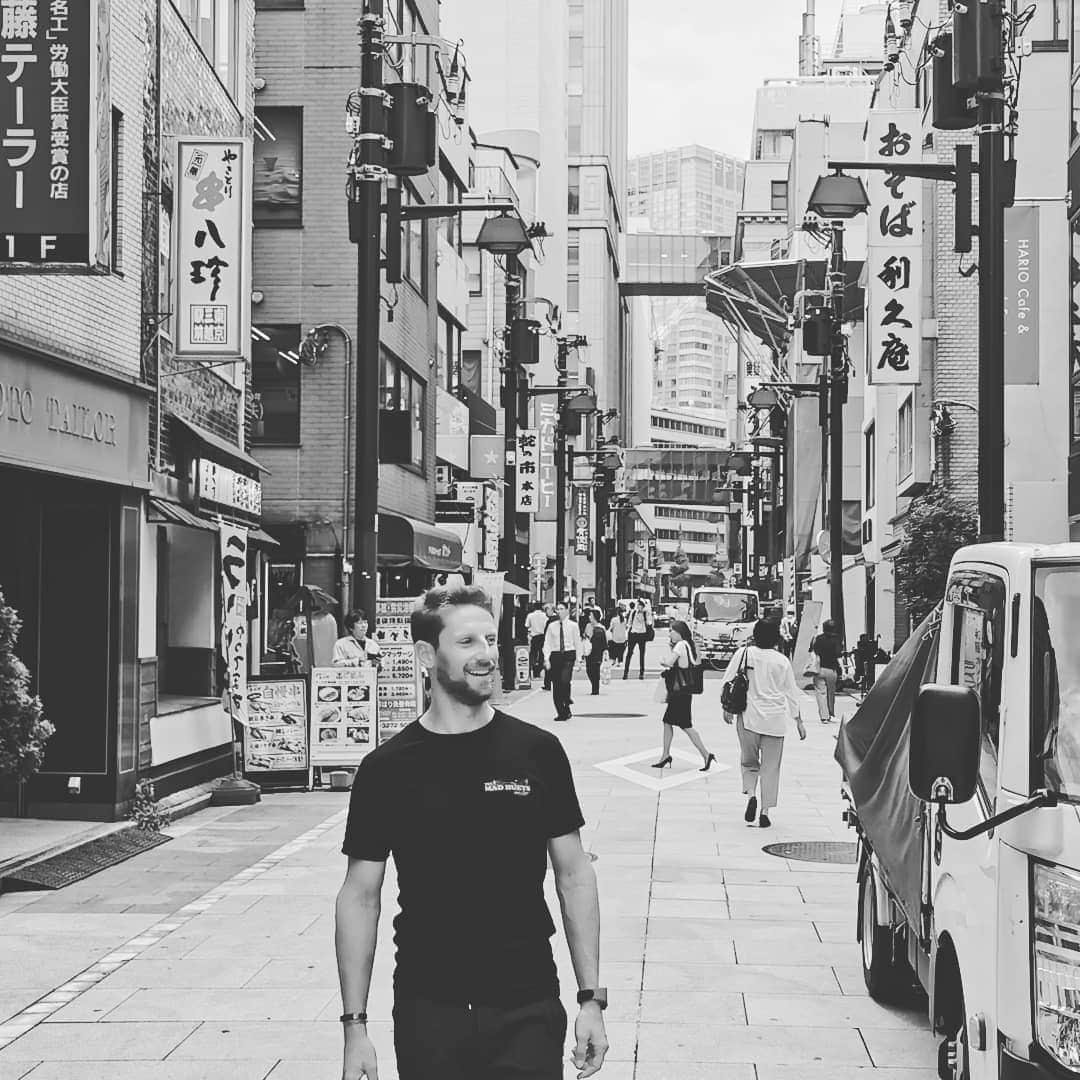 ロマン・グロージャンさんのインスタグラム写真 - (ロマン・グロージャンInstagram)「Tokyo 🇯🇵❤️💯 #r8g #japan #visiting」10月8日 13時38分 - grosjeanromain