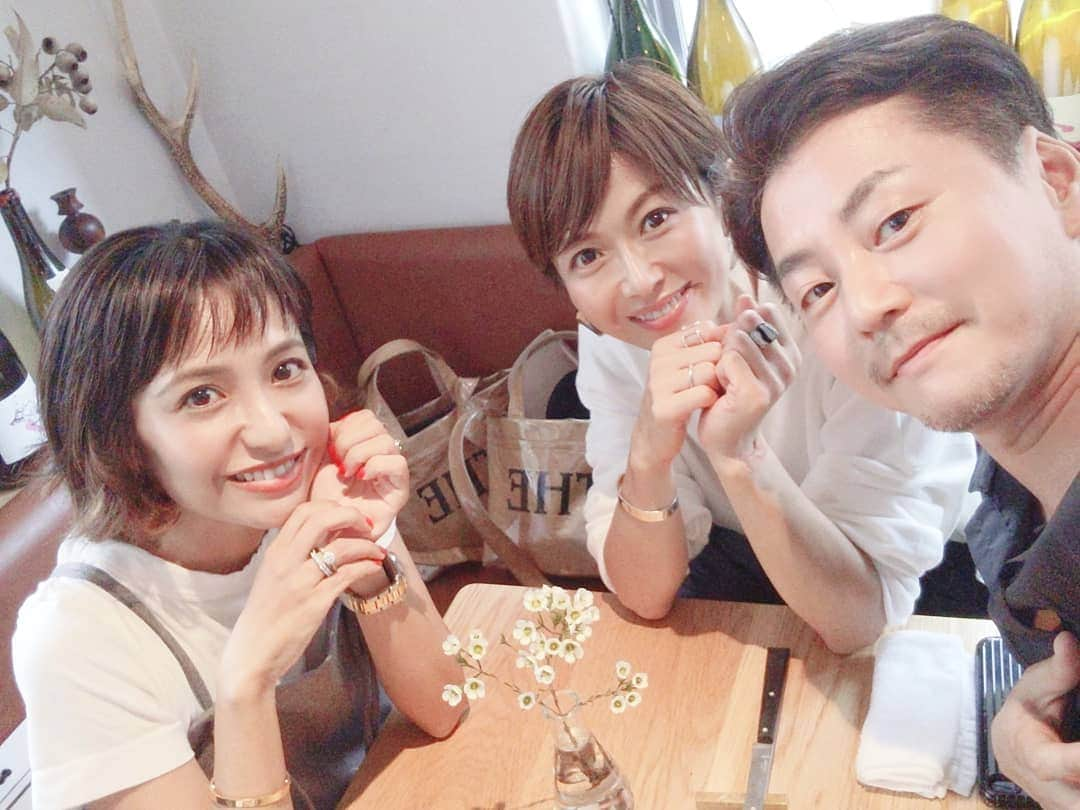 三喜本惠美さんのインスタグラム写真 - (三喜本惠美Instagram)「・ 楽し過ぎたー‼️ 育児に美容に仕事に全く話足りず😅 @hiroko_hatano_　綺麗過ぎて旦那さんが羨ましい😆 @masaakifukugawa　大丈夫よ〜幼稚園もすぐ慣れるわよ！って誰？😂今日もありがとう👍 #ランチ#ママの時間#ママの息抜き#今からお迎え」10月8日 13時51分 - megumi_mikimoto