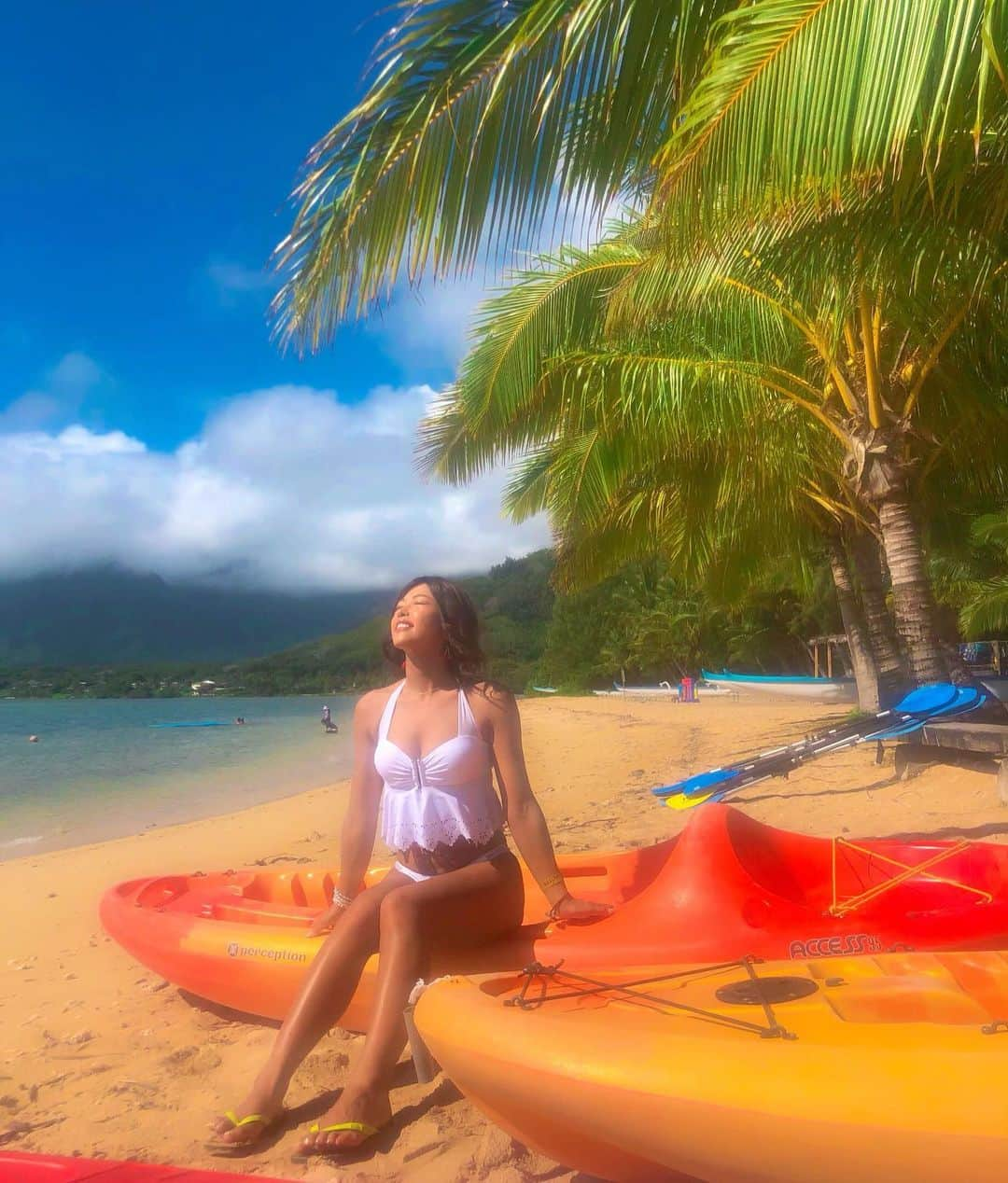 あおい夏海さんのインスタグラム写真 - (あおい夏海Instagram)「夏🌴しばしのお別れ。 来年も素敵な夏にしよう！ . #beautyplushawaii #女子旅 #旅行 #海外旅行  #海 #海好き #あおい夏海  #海コーデ  #白コーデ #日焼け #ゴルフ女子 #スポーツ女子  #インスタ映え #カカアコ #アラモアナ #コオリナ  #ビーチバレー #ビーチ #砂浜 #ハワイ #hawaii #旅行好き #海外旅行」10月8日 14時02分 - natsumi.aoi