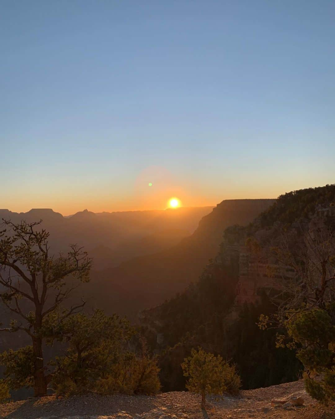 武藤京子さんのインスタグラム写真 - (武藤京子Instagram)「* * 再投稿 * Grand Canyon！！！ * 息をのむ光景でした * ただただ 自分の小ささを実感… * ロッジ売店で出会った ご当地ダックと * 4・5枚目 グランドキャニオンの日の出 * #投稿を #編集しようとしたら #何故か消してしまい再投稿 #いいねコメント下さった方 #ごめんなさい  #加工なし  #グランドキャニオン  #グランドキャニオン国立公園  #マザーポイント  #グランドサークル  #ご当地ダック  #ラバーダッキー  #ガーガーダック」10月8日 14時41分 - kyokomuto0628