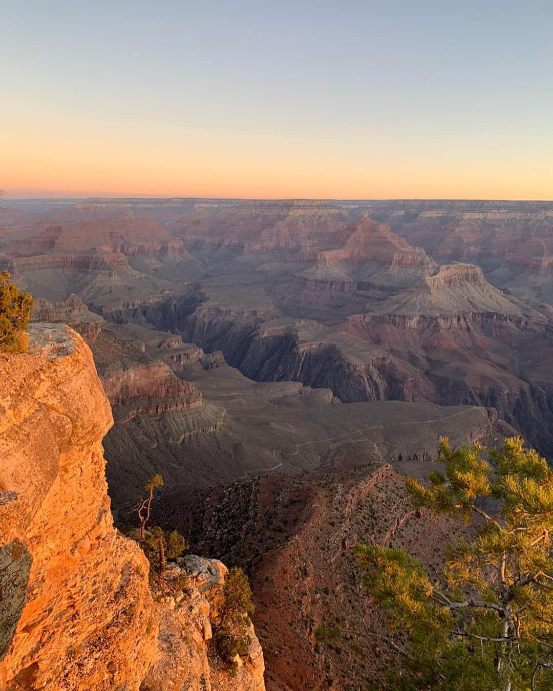 武藤京子さんのインスタグラム写真 - (武藤京子Instagram)「* * 再投稿 * Grand Canyon！！！ * 息をのむ光景でした * ただただ 自分の小ささを実感… * ロッジ売店で出会った ご当地ダックと * 4・5枚目 グランドキャニオンの日の出 * #投稿を #編集しようとしたら #何故か消してしまい再投稿 #いいねコメント下さった方 #ごめんなさい  #加工なし  #グランドキャニオン  #グランドキャニオン国立公園  #マザーポイント  #グランドサークル  #ご当地ダック  #ラバーダッキー  #ガーガーダック」10月8日 14時41分 - kyokomuto0628