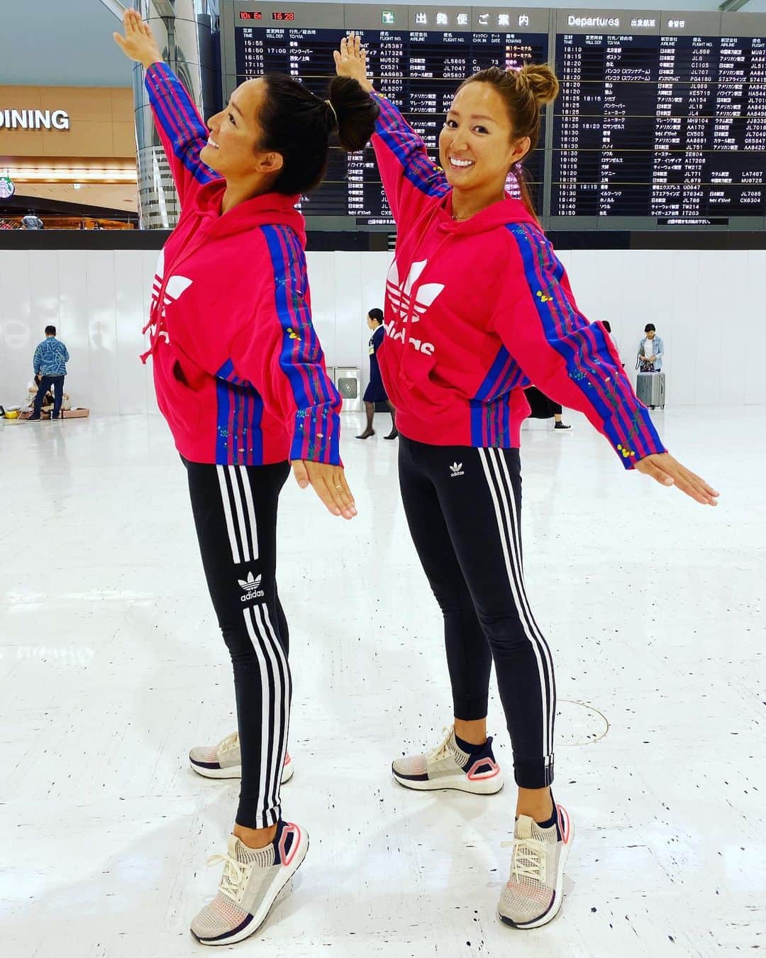 木村真野のインスタグラム：「#mayasaya #adidas #adidastokyo #adidastwins #gotousa #usmasters #artisticswimming #swimmer #twins #ultraboost  @adidas @adidastokyo」