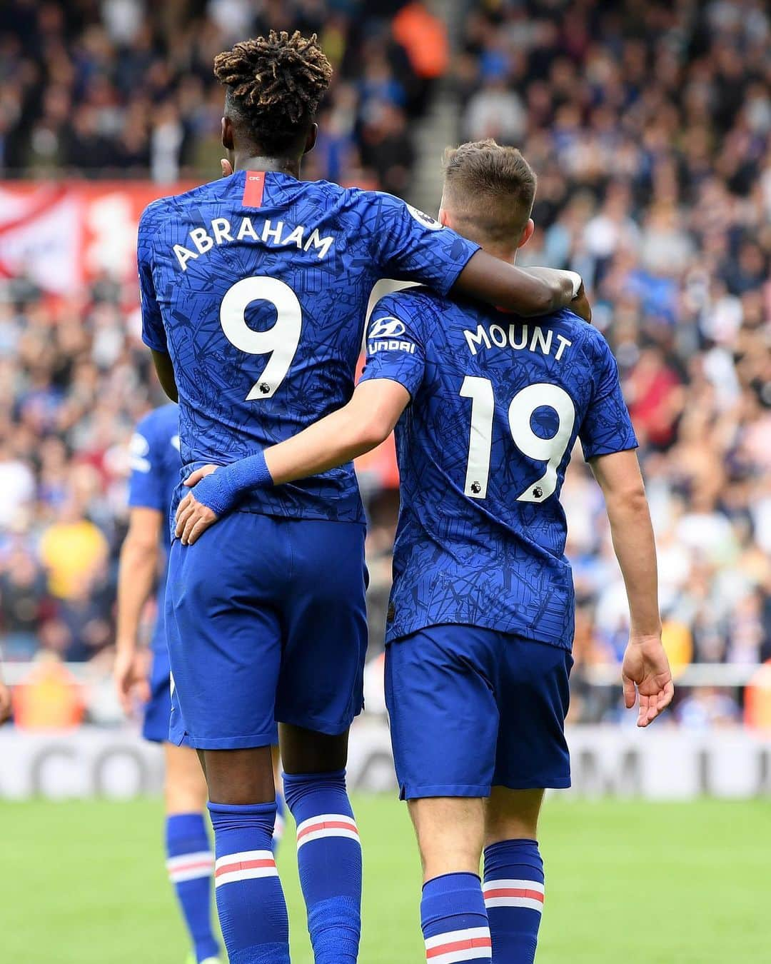 チェルシーFCさんのインスタグラム写真 - (チェルシーFCInstagram)「@tammyabraham1 🤜🤛 @masonmount10 💙 #CFC #Chelsea」10月8日 15時25分 - chelseafc