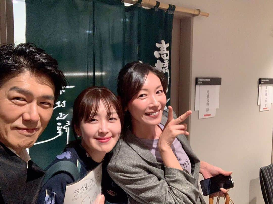 笛木優子のインスタグラム：「昨日は朗読劇 ラヴレターズを観劇しました。  高橋克典さんの男らしさと黒柳徹子さんのチャーミングさと。。。心地よいラヴレターの数々… 皆さんもぜひ！ 高橋克典さんの回は今日明日までです📖🥰 #ラヴレターズ  #六本木exシアター」