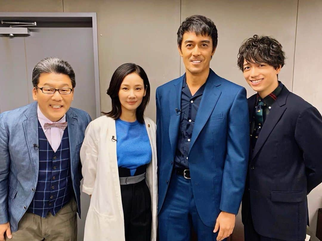 山崎育三郎さんのインスタグラム写真 - (山崎育三郎Instagram)「本日も3時起きで頑張りました。  めざましテレビ見て頂きましたか？  佃社長とも久しぶりの再会。  嬉しかったな。  真野の気持ちが蘇ります。  阿部寛さん、吉田羊さんご出演「まだ結婚できない男」今夜初回。  是非ご覧ください！  #まだ結」10月8日 16時14分 - ikusaburo_yamazaki