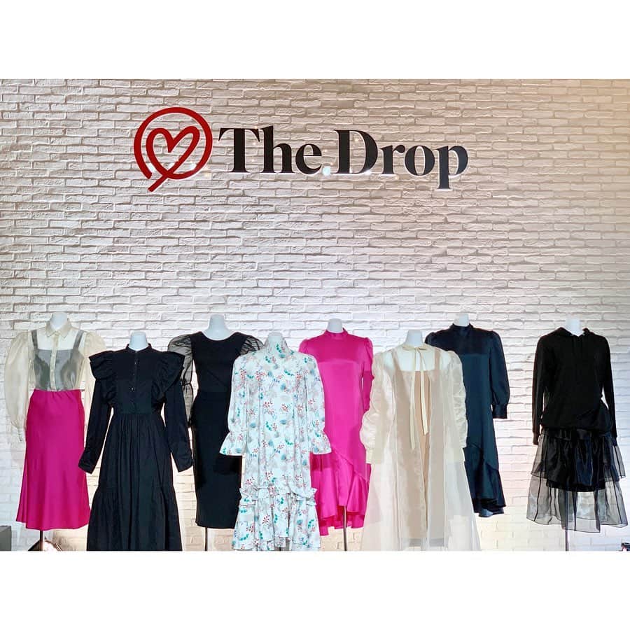 小林有里さんのインスタグラム写真 - (小林有里Instagram)「♡ 今日も朝からお出かけしてお仕事♡ . 午後はとっても可愛い所へ お邪魔してきました😘🌷 . . 「The Drop Launch Party」 . 今年6月に世界で一斉にスタートした Amazon fashionの新プロジェクト「The Drop」 . 世界中のinfluencerがデザインしたお洋服を 30時間限定で発売するというものだそうで、 日本代表は @emisuzuki_official さん❤︎ . . 8体のトルソーは華やかでどこかかっこよくて。 空間含め、とても素敵でした🥺✨ . 明日9(水)am7:00〜30時間限定！ (事前にSMSに登録が必要だそう！) . . 詳しくは @amazonthedrop まで❤︎ #emisuzukixthedrop  #shopthedrop #PR#Amazon#amazonfashionjp #アマゾンファッション#おしゃれおむすび」10月8日 16時24分 - lilyshandmade