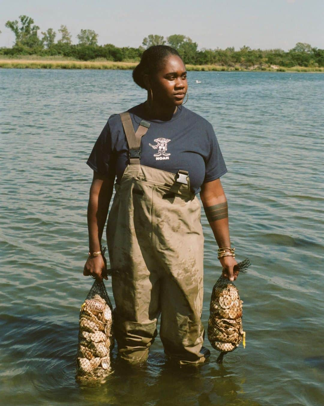 HYPEBEASTさんのインスタグラム写真 - (HYPEBEASTInstagram)「@hypebeaststyle: @noahclothing has unveiled a “Oysterman Mascot Capsule” which supports @billionoyster, an environmental non-profit committed to restoring one billion oysters to the New York Harbor by 2035. The range includes a crewneck sweatshirt, T-shirts featuring the “Oysterman” on the fronts, a hat in yellow and navy blue colorways, as well as a tote bag, reusable bottle and cup branded with the mascot. It all releases on October 10 on Noah’s website and at in-store locations. All of the proceeds from the collection will benefit the Billion Oyster Project.⁠⠀ Photo: NOAH」10月8日 16時25分 - hypebeast