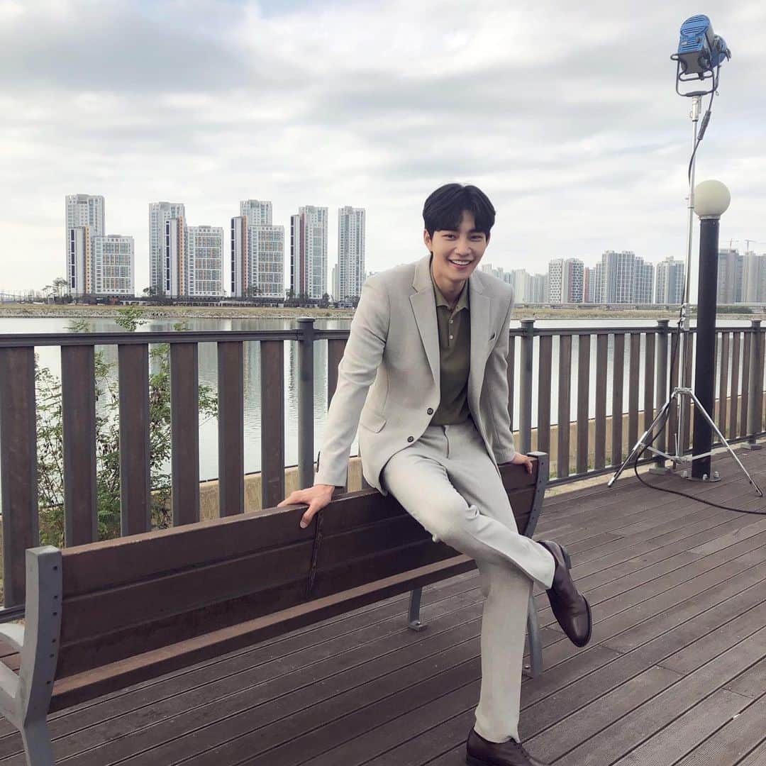 のインスタグラム：「날씨가...😔 나는 누구??」