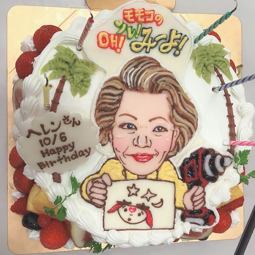 モモコさんのインスタグラム写真 - (モモコInstagram)「ヘレンさん、お誕生日でしたー㊗️✨ ７３才！むっちゃ、お若い感覚にいつも感動です！あたしもヘレンさんの歳まで絶対頑張ろと思わせて下さいます！ しかし、ケーキのロウソク消した後、頭下げ過ぎです！笑笑 可愛いすぎるー💕  #ハイヒールモモコ #👠 #👠🍑 #CHANEL #シャネラー #グルメ #西川ヘレン さん #お誕生日 #おめでとうございます」10月8日 16時59分 - highheel_momoko