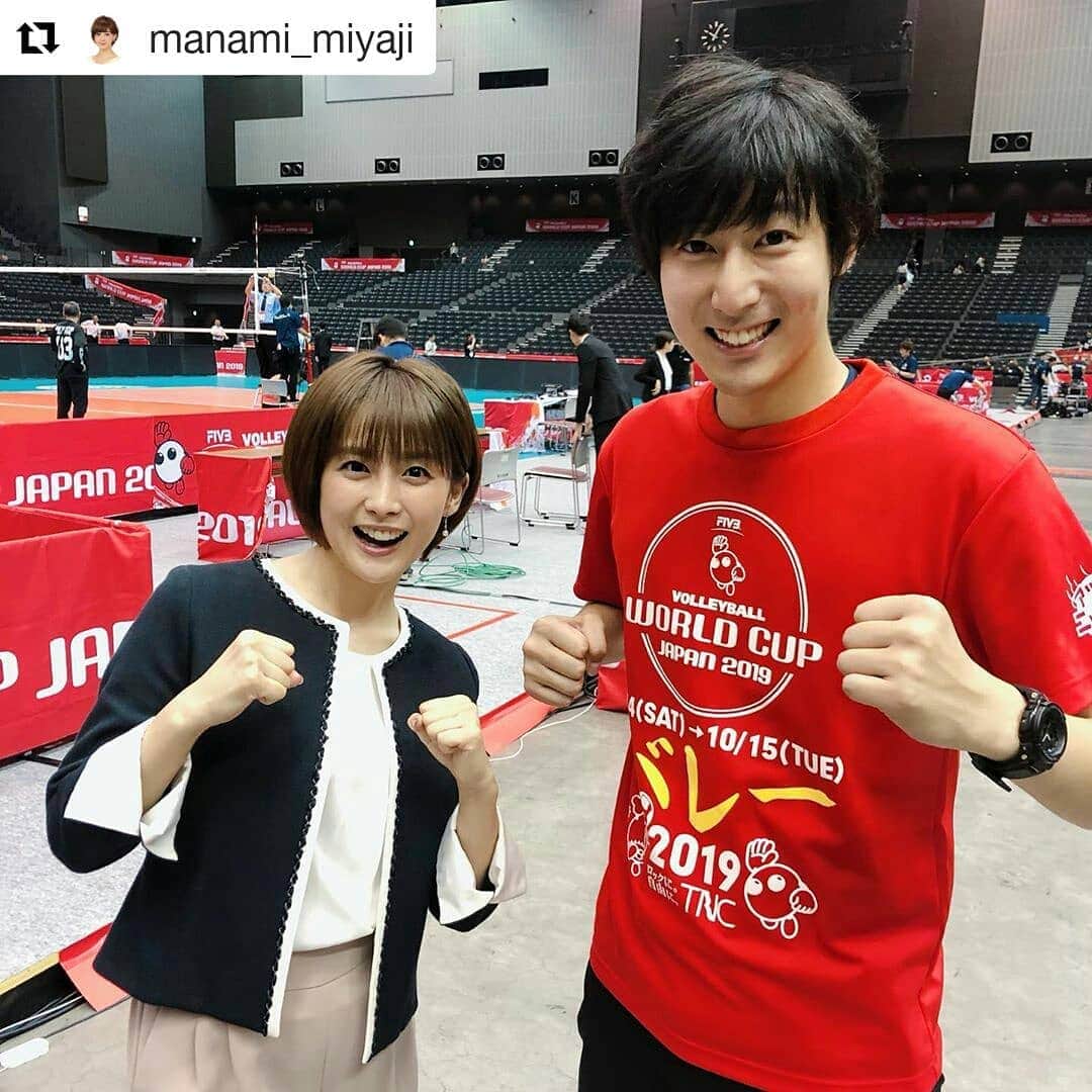 岡山放送さんのインスタグラム写真 - (岡山放送Instagram)「#Repost @manami_miyaji (@get_repost) ・・・ ワールドカップバレー男子大会は明日からいよいよ後半戦🙌 3勝2敗の勝ち越しで福岡ラウンドを終えた日本は、広島に舞台を移して明日オーストラリア戦を迎えます🐨🇦🇺 .  個人的に注目しているのは、ここまでブロックにクイック攻撃にと活躍をみせている、ミドルブロッカーの小野寺太志選手。 広島は小野寺選手が所属するJTサンダーズのホームでもありますし、さらなる活躍を期待しています！  写真は福岡ラウンドで毎日会場を盛り上げてくださっていた、うどんのお兄さん・岡澤アキラさん！ 引き続き、、アツアツ〜ニッポン！！！笑  #フジテレビ系列#FNS#8ch#OHK#岡山放送」10月8日 22時44分 - ohk_official