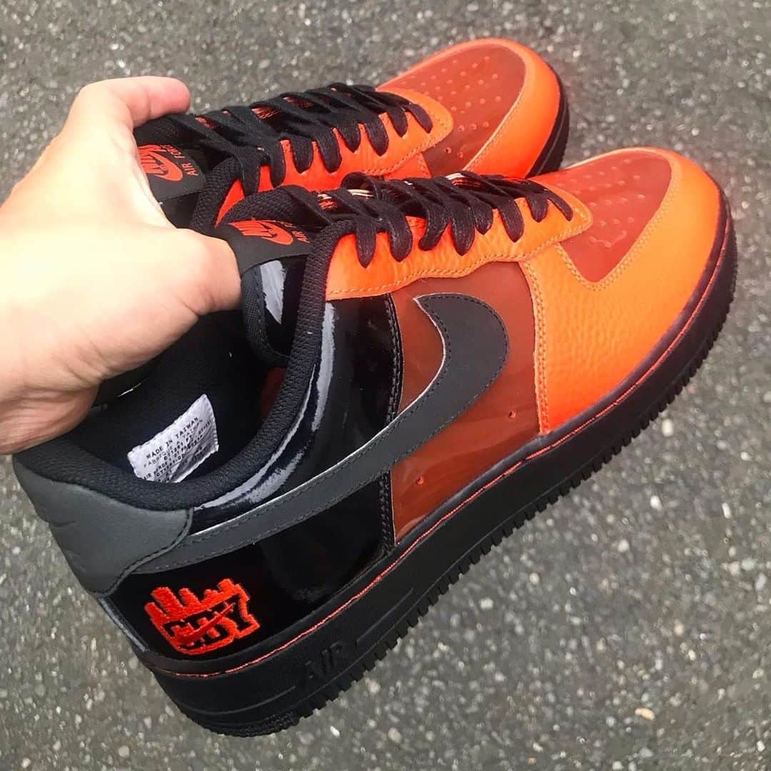 HYPEBEASTさんのインスタグラム写真 - (HYPEBEASTInstagram)「@hypebeastkicks: @koji198139 of @atmos_japan has unveiled a pair of Japan-exclusive Halloween @nike Air Force 1. Paying homage to the Shibuya ward in Tokyo, the sneaker features patent leather with pebbled leather, transparent panels at the toe and sides, a dark-grey Swoosh, and “SBY” skyline embroidery at the lateral side of the heel. Stay tuned for its release info. ⁠ Photo: Hirofumi Kojima」10月8日 17時20分 - hypebeast