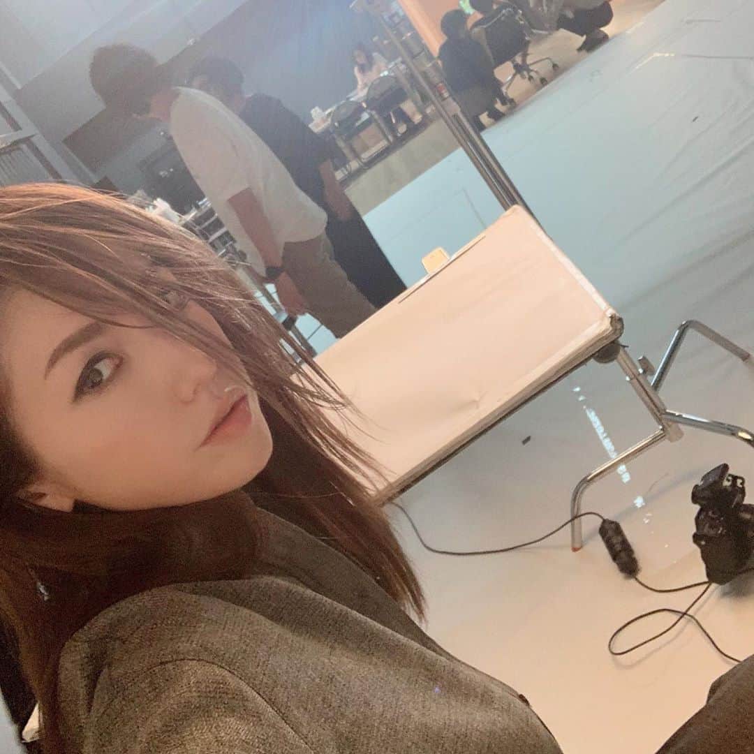 美香さんのインスタグラム写真 - (美香Instagram)「今日は @be_story_official の撮影でした！ キリリ辛口メイク。 台風 心配ですね。大きな被害が出ませんように☔️。」10月8日 17時26分 - mikaofficial99
