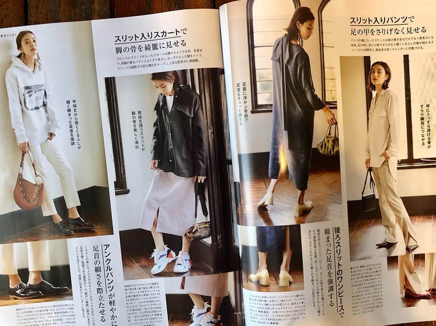 岡本あずさのインスタグラム：「. InRed 11月号発売中です😊巻頭ファッション企画に出させてもらってます。ブック型ポーチもとっても可愛いので、是非チェックしてください☺️✨」