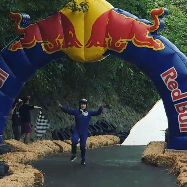 カンタさんのインスタグラム写真 - (カンタInstagram)「Redbullボックスカートレースありがとうございました！！思い出の一日を共有。短い文のときもあるよ。  #レッドブル #事故 #逃走 #トミー #女性 #乗り物」10月8日 17時41分 - kanta199404