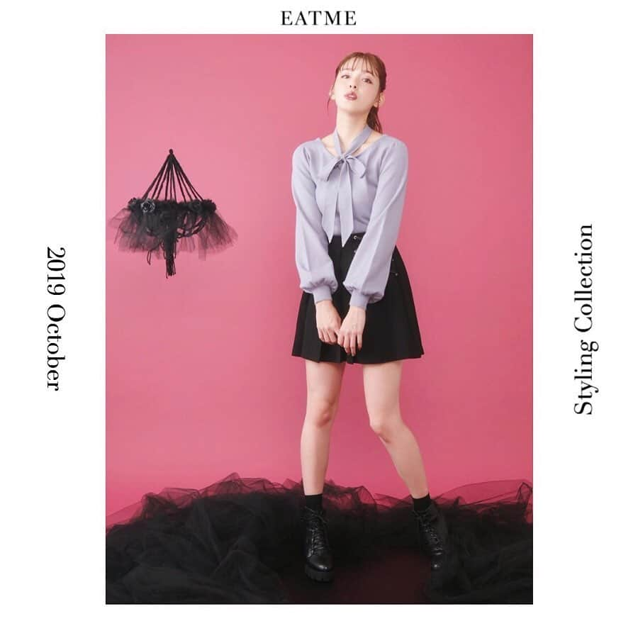 EATMEさんのインスタグラム写真 - (EATMEInstagram)「10.8 update… #EATME #OCTOBER #LOOK #COLLECTION #📖 #VINTAGEAFTERNOONTEA @maotin1019  身長🚺:169cm ブーツ➡︎発売中 トップス、スカート➡︎10.11発売予定 ソックス➡︎参考商品 . ボウタイニットトップ（ #TOP ） ¥8,000（＋tax） COLOR🎨:BLU.O/WHT.BLK SIZE📐:FREE . アシンメトリープリーツスカート（ #SKIRT ） ¥9,000（＋tax） COLOR🎨:BLK.PNK.MIX SIZE📐:S.M . チャンキーヒールショートブーツ（ #BOOTS ） ¥13,880（+tax） COLOR🎨:BLK.PNK.MIX SIZE📐:S（22.5cm) M（23.5cm）、L（24.5cm） . #EATME_COLLECTION #EATME #eatmejapan #イートミー #fetishmode #2019aweatme #2019aw  #益若つばさ #tsubasamasuwaka #fashion #styling #japan #tokyo #harajuku #原宿 #instagood #like4like」10月8日 18時04分 - eatme_japan