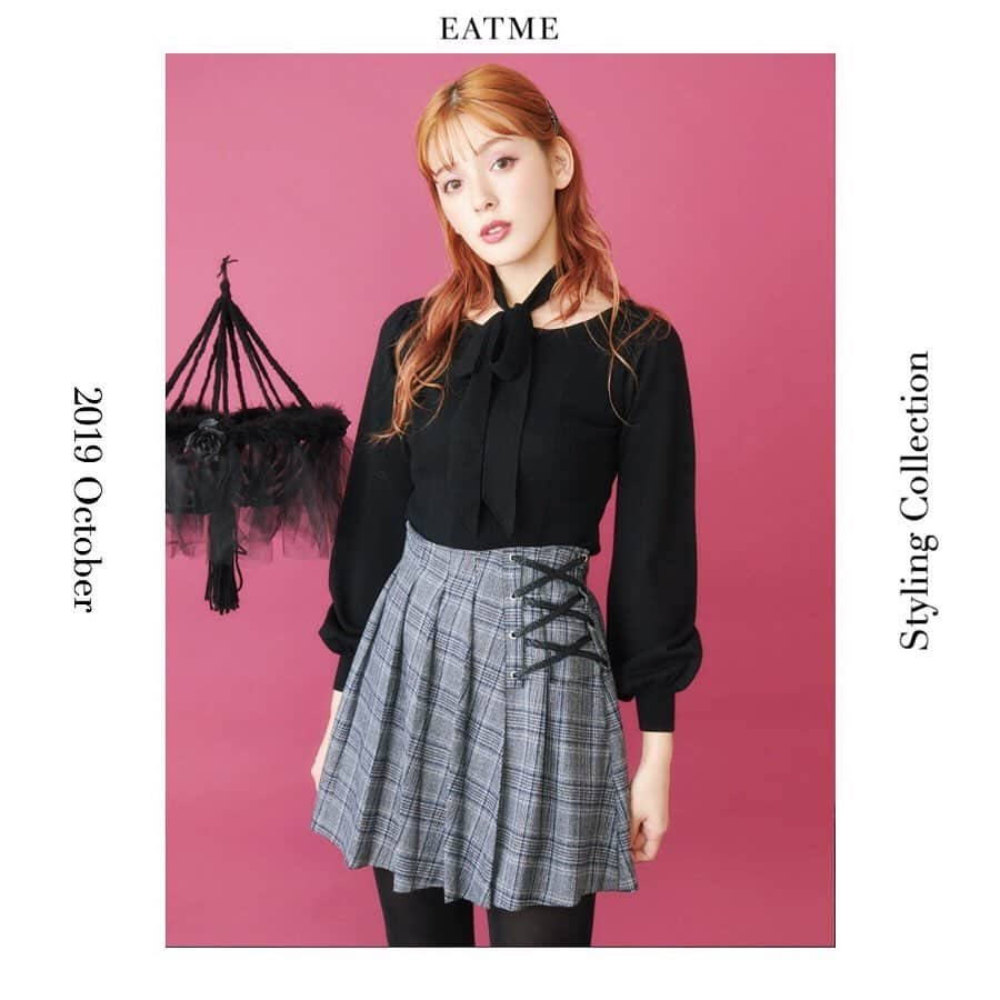 EATMEさんのインスタグラム写真 - (EATMEInstagram)「10.8 update… #EATME #OCTOBER #LOOK #COLLECTION #📖 #VINTAGEAFTERNOONTEA @maotin1019  身長🚺:169cm ブーツ➡︎発売中 トップス、スカート➡︎10.11発売予定 ソックス➡︎参考商品 . ボウタイニットトップ（ #TOP ） ¥8,000（＋tax） COLOR🎨:BLK.O/WHT.BLU SIZE📐:FREE . アシンメトリープリーツスカート（ #SKIRT ） ¥9,000（＋tax） COLOR🎨:MIX.PNK.BLK SIZE📐:S.M . チャンキーヒールショートブーツ（ #BOOTS ） ¥13,880（+tax） COLOR🎨:BLK.PNK.MIX SIZE📐:S（22.5cm) M（23.5cm）、L（24.5cm） . #EATME_COLLECTION #EATME #eatmejapan #イートミー #fetishmode #2019aweatme #2019aw  #益若つばさ #tsubasamasuwaka #fashion #styling #japan #tokyo #harajuku #原宿 #instagood #like4like」10月8日 18時05分 - eatme_japan