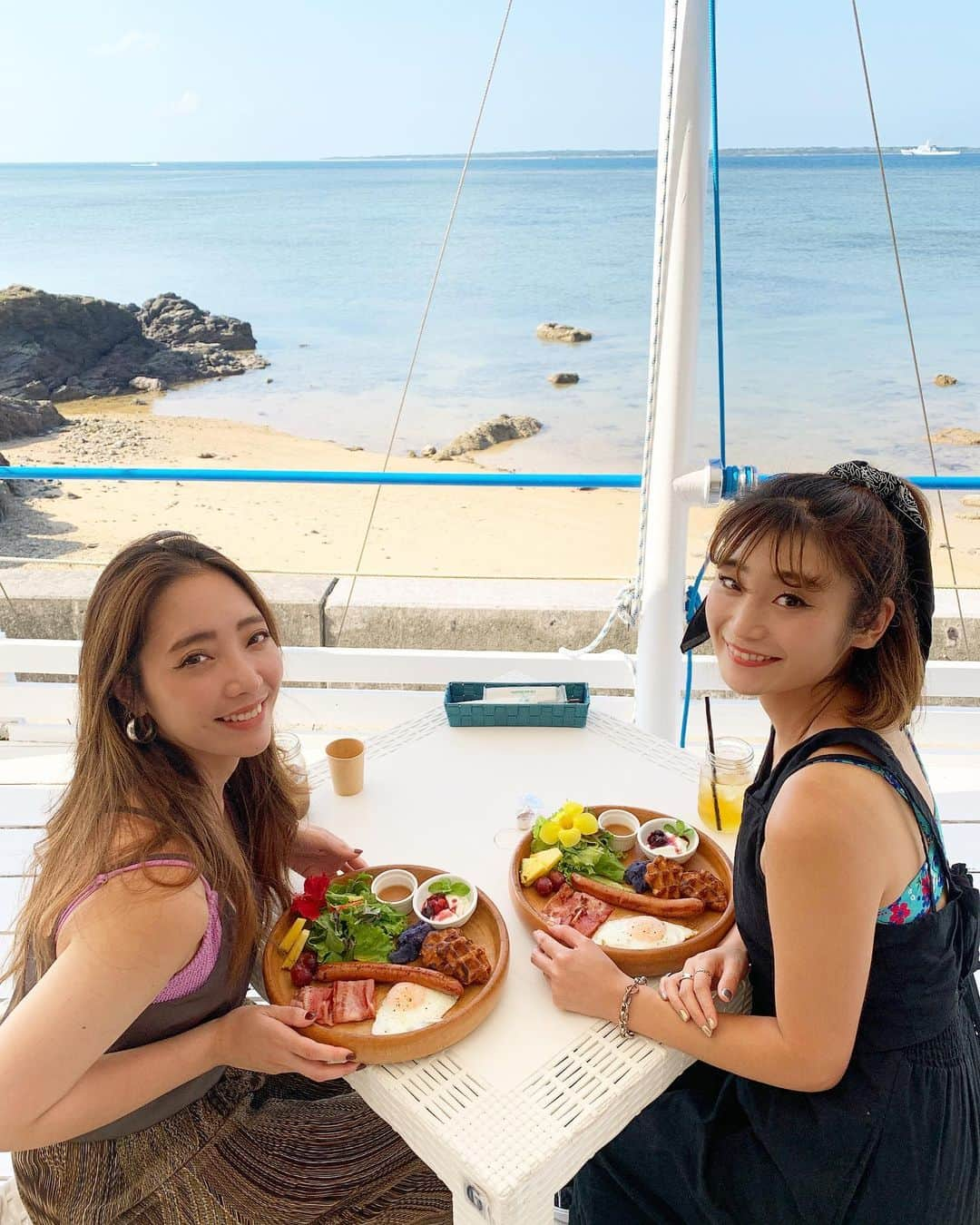 畑中奈緒美さんのインスタグラム写真 - (畑中奈緒美Instagram)「・ @st.elmo0625 でモーニング🍳🌴🌺 ロケーションも料理も最高なカフェ🥺✨ 美味しい朝食に、テラス席からは青く澄んだ海が見えて最高の一日のスタート💙 次はサンセットをここで見たいな😌✨・ ・ #石垣島 #セントエルモ #カフェ #ishigaki」10月8日 18時02分 - hatanaka_naomi