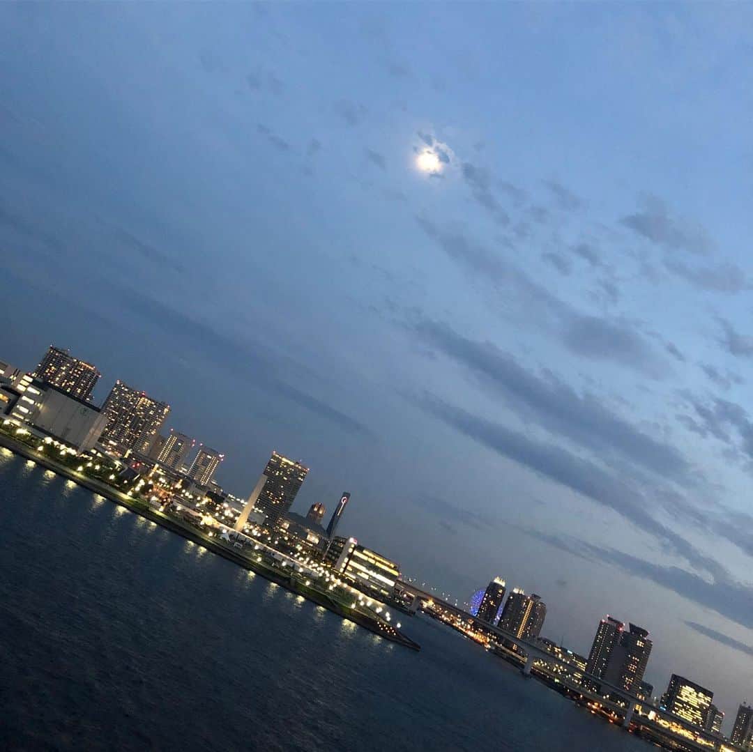馬場典子さんのインスタグラム写真 - (馬場典子Instagram)「#baybridge #tokyotower #seagull #tokyobay #moon #sunsettime」10月8日 18時13分 - baba_channel