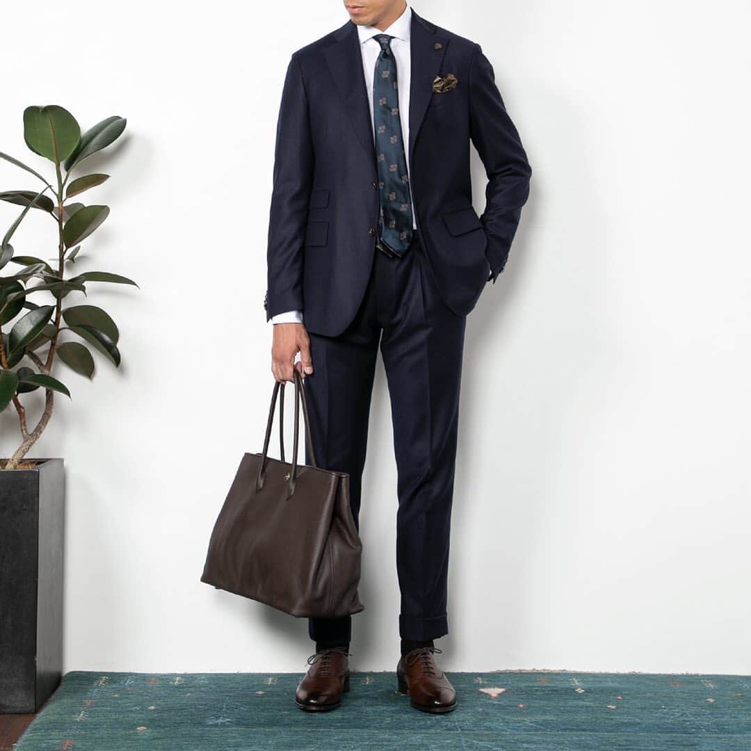 のインスタグラム：「【Dressing Styles October 2019】﻿ ﻿ Suit: #GABRIELEPASINI﻿ Shirt: #BARBA﻿ Tie: #SEVENFOLD﻿ Chief: #KITON﻿ Bags: #CISEI﻿ Shoes: #EDWARDGREEN﻿ ﻿ @strasburgomens﻿ #strasburgo #strasburgomens #strasburgolife #autumn #2019 #strasburgoquality #apparel #fashion #mensfashion #gentleman #selectshop #menswear #dressingstyles #ストラスブルゴ #ファッション #セレクトショップ #メンズファッション #ドレススタイル #秋冬 #2019秋冬」