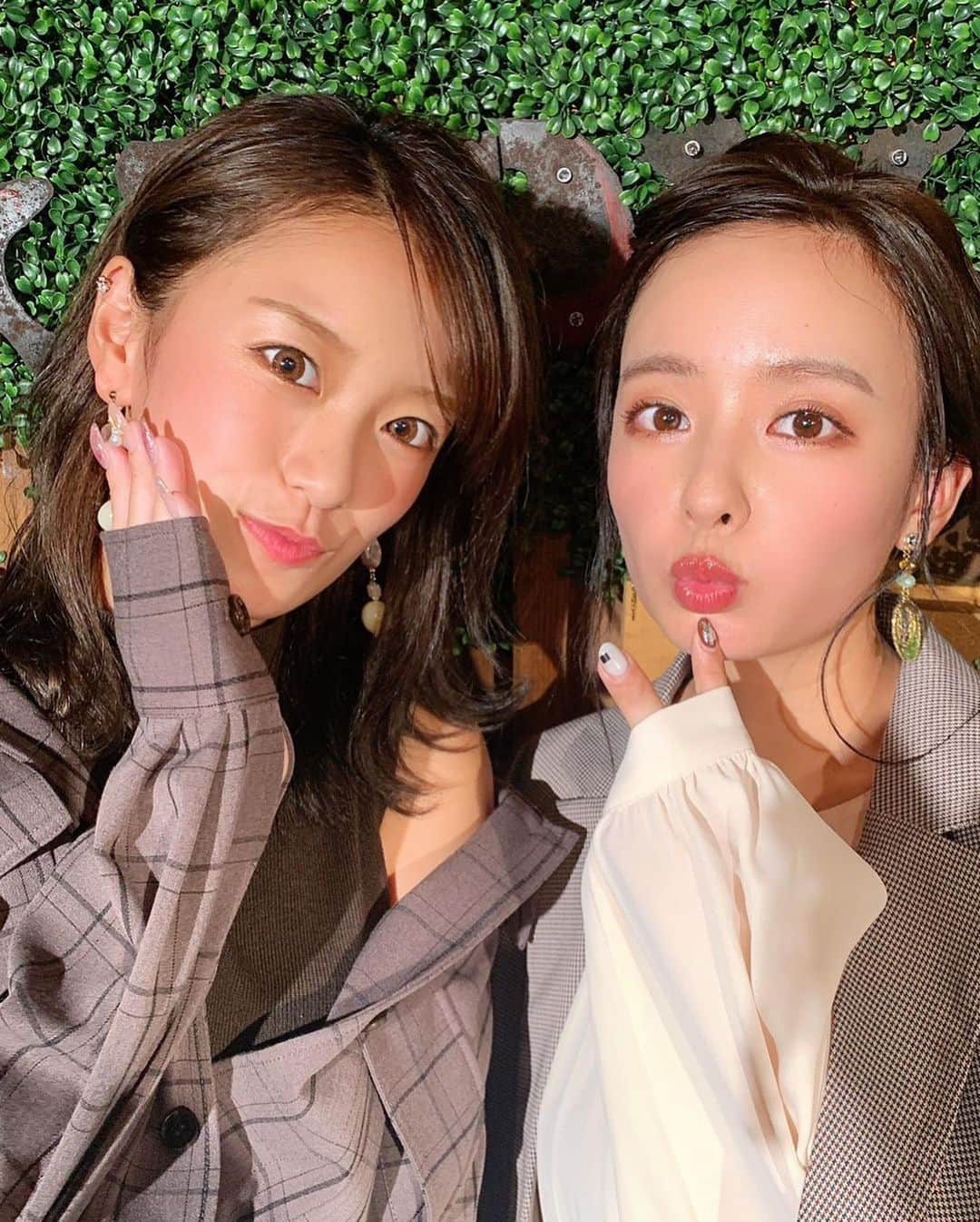 山田菜々さんのインスタグラム写真 - (山田菜々Instagram)「いつもお任せするのですが、﻿ いつも服とかイベントに合わせて﻿ 可愛くしてくれたり大人っぽくしてくれたり﻿ 髪の毛も緩ませるところ、ぴちっとするところ、﻿ わたしの頭の形に合わせてどんぴしゃに好きな感じに﻿ してくれるあとぐちさんのメイクが大好きです💄」10月8日 18時30分 - tannana.yamada