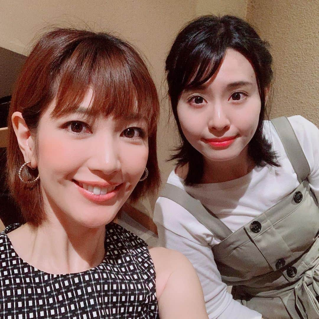 石田真以さんのインスタグラム写真 - (石田真以Instagram)「久々の再会✨✨ ・ 最近友達とランチすることも ほとんどないので たまにはいいね〜😍✨ ・ @satoko_mochiki は 可愛いしお仕事も頑張ってて 会うといつも楽しい♪ ・ #NCポーズ やってくれて ありがとぉ🤣Nの行方…笑 ・ #メーテレ #アナウンサー #望木聡子  #nagoyacolor #ishidamai #石田真以 #お豆腐ランチ #くすむら」10月8日 18時42分 - ishidamai86