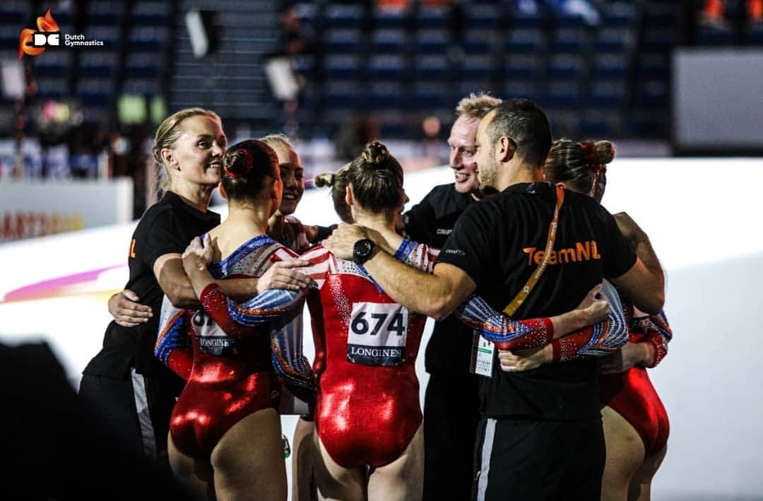 ヴェラ・ファン・ポールのインスタグラム：「Go time 🔜 TEAMFINAL 🔥💫 today  #dutchgymnasticskngu #stuttgart2019 #worldchampionships2019 #TeamNL」