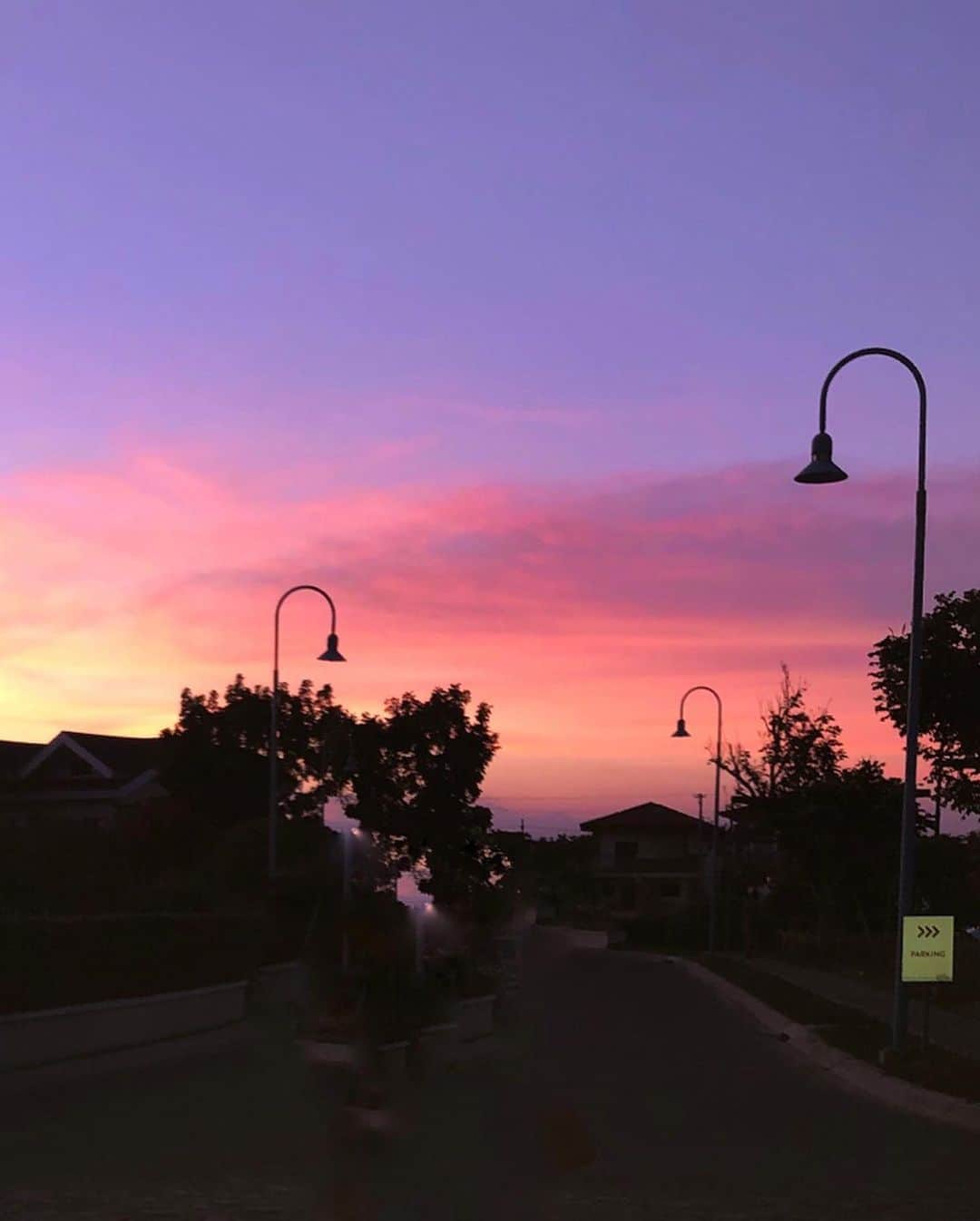 安田華乃さんのインスタグラム写真 - (安田華乃Instagram)「お空の色半端ない🧡💜 . #ワンピース #セブ島旅行  #セブ #サンセット #cebu #trip #sunset #happy」10月8日 18時51分 - nanochuuun_