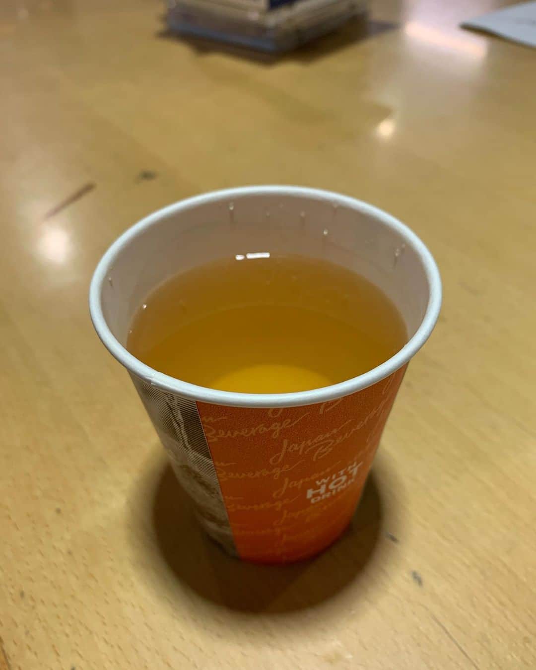 森藤恵美さんのインスタグラム写真 - (森藤恵美Instagram)「スタジオのコーヒーの自動販売機でコーヒー買ったら、これが出てきた😳😳 #ほのかにコーヒーの香りがするよ」10月8日 18時52分 - emi_morifuji