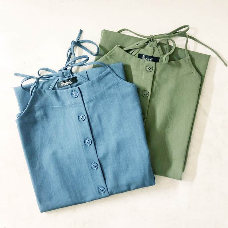 のインスタグラム：「新作のワンピースが入荷しました🍁﻿ 肩の紐が調節できてスカート丈も変えられるスグレモノですよ〜🙌💕✨﻿ ﻿ 【後ろリボンキャミワンピ】¥7,900+税﻿ ﻿ 取扱店舗/池袋、立川、横浜、柏、名古屋、札幌、ZOZOTOWN﻿ ﻿ #allordinaries #オールオーディナリーズ #池袋パルコ #札幌ステラプレイス #マークイズみなとみらい #ルミネ立川 #柏高島屋ステーションモール #zozotown #allordinaries_tachikawa #カジュアル #ワンピース #キャミワンピ #ワンピ」