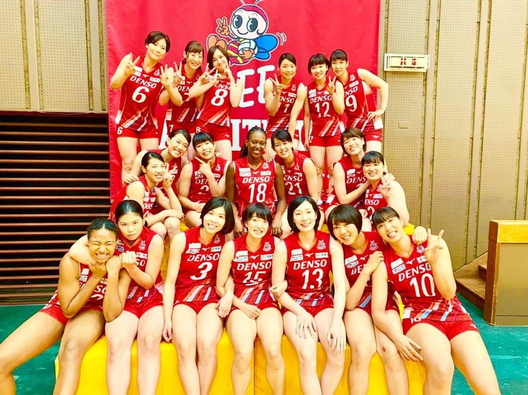 工藤嶺のインスタグラム：「【Vリーグ】 開幕まであと4日！！ ・ 10月12日の開幕戦は西尾市総合体育館でホームゲームです！！ ・ 赤いものを身につけて来て下さい❣️ Tシャツ、ブレスレット、ピアス、などなど…どんなものでも構いません☺️✨ ・ 会場を真っ赤に染めましょう🐝❤️ ・ #Vリーグ #デンソーエアリービーズ」