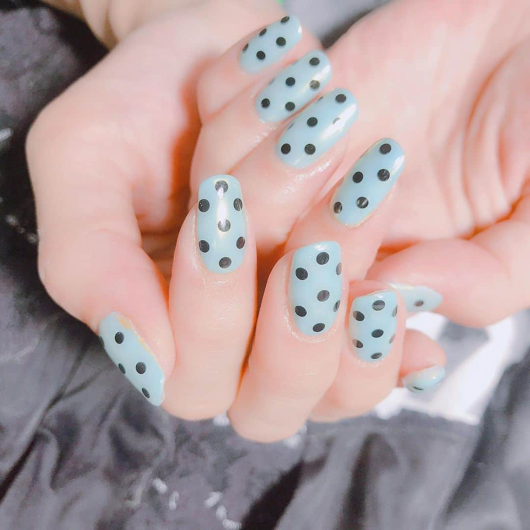 なかやまちえこさんのインスタグラム写真 - (なかやまちえこInstagram)「dot nails. PREGEL ミントパフューム MagicPowder ゴールド #nail #nails #nailart #ネイル #美甲 #ネイルアート  #clou #nagel #ongle #ongles #unghia #japanesenailart #manucure #네일 #젤네일 #네일아트 #네일리스트 #japanesenails #manicurist #gelnails #أظافر  #ミラーネイル #mirrornails #マジックパウダー #ドットネイル #dotnails #mypanda #中村裕子 さん」10月8日 19時14分 - chiekonakayama