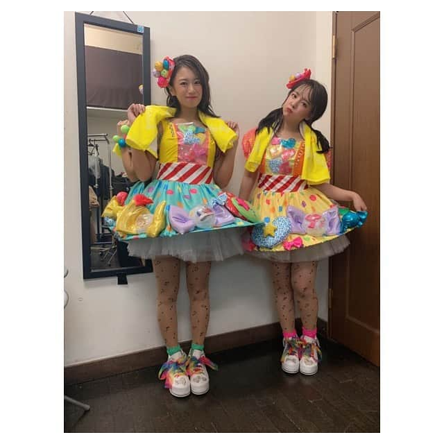 福本愛菜さんのインスタグラム写真 - (福本愛菜Instagram)「アンコールはまさかの北川謙二の衣装🥺❤️. 6年ぶりに着たよ🤪色々当時の記憶が蘇ったよね🤭 . NMBのスタイリストさんが持ってきてくれて、入らんかったらどうしよーってゆう心配してたらもし入らんかったらお直しするからってゆうてくれる優しさ🥺. 2人とも現役のときに着てた自分の衣装でお直しせずに無事入りました😂👏笑 . ファンの方もこの衣装で出たときが1番テンション上がってくれてた気がしたよ🥳 . まさかのWアンコールまであって、曲用意できてないってなって🤣ダンスも歌も練習できてなかったNMB48をみんなで歌うのもあれはあれでライブ感あってありやった🤣笑 . 懐かしい曲から2人で初めて歌う曲にソロ曲とぎゅっと2人で考えたセットリストを詰め込んだライブでした🥰 . 最後の髪型も北川謙二のPVの髪型にしてもらって💓. 今回のイベント、マネージャーさんスタッフさんメイクさんスタイリストさんには感謝感謝でございます😚 . 何より来てくださった皆さんありがとうね❤️ . . 菜々〜楽しかったね😘. またイベントしよな🤭💓 . #あいなな #ミニライブ #北川謙二 #ナギイチ #NMB48 #ここ最近で #1番緊張した #笑笑」10月8日 19時25分 - aina_fukumoto