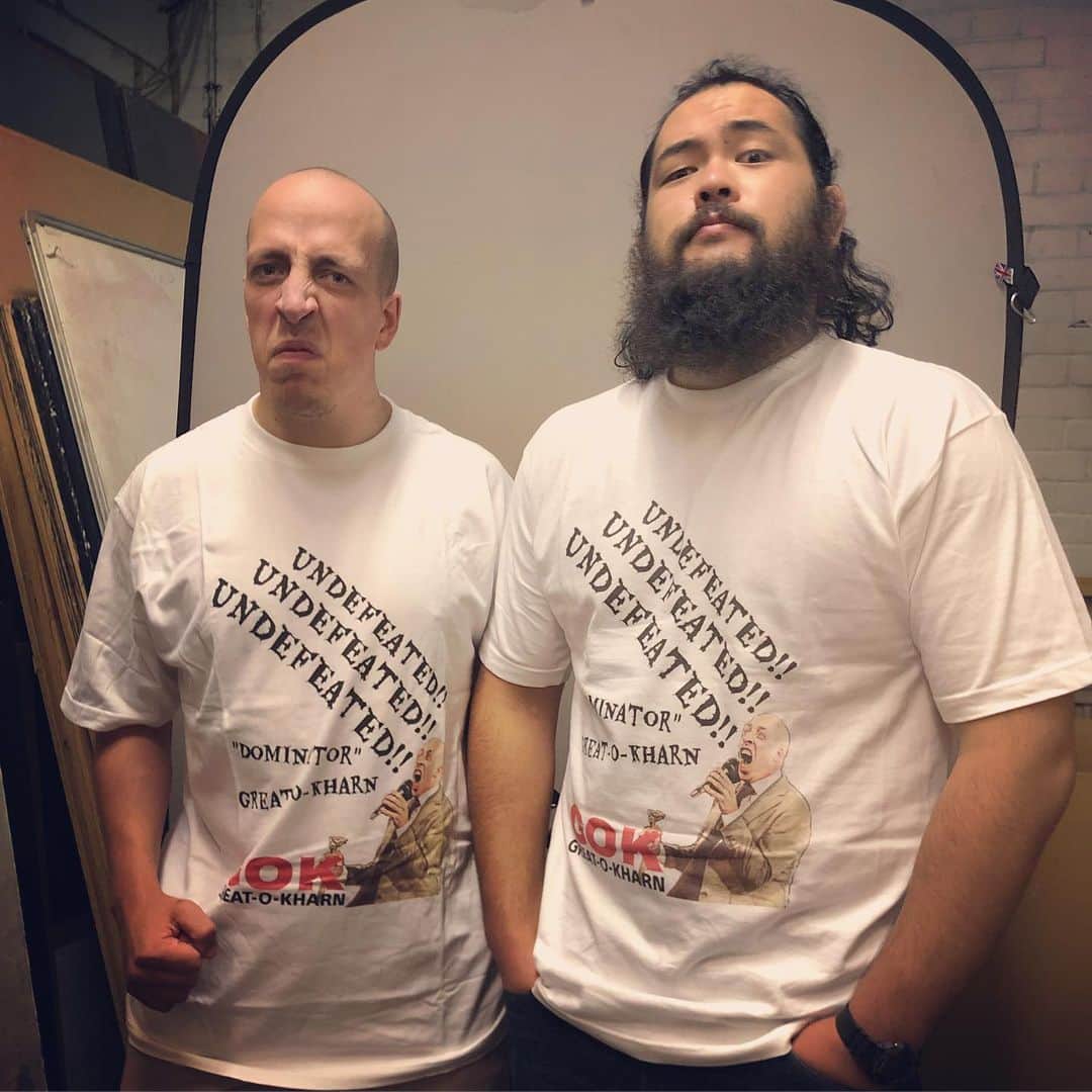 のインスタグラム：「Allied Lord Gideon Gray and shirt made by fans. Everything is cool. #GOK #undefeated #dominator #GreatOKharn #prowrestling  #wrestler #RevolutionProWrestling #RevProUK #NewJapanProWrestling #njpw #GideonGray」