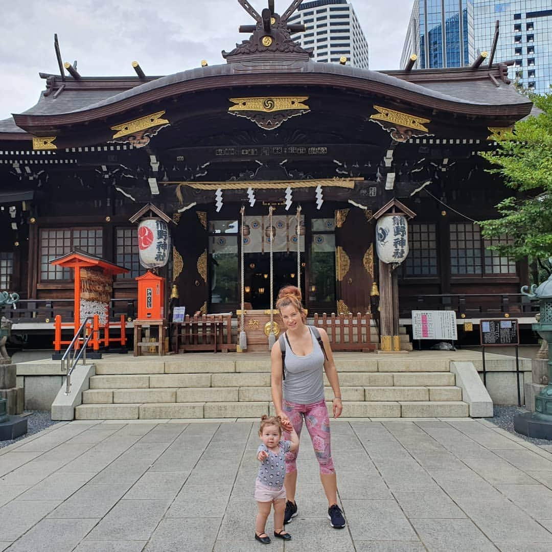 ミーシャ・テイトさんのインスタグラム写真 - (ミーシャ・テイトInstagram)「Hanging out with the mini me in Tokyo! Can't wait for the big event this weekend!! #onecentury #OneChampionship 🇯🇵🇯🇵🇯🇵🇯🇵🇯🇵🇯🇵🇯🇵🇯🇵🇯🇵🇯🇵🇯🇵🇯🇵🇯🇵🇯🇵🇯🇵🇯🇵🇯🇵 #Tokyo #東京 #Japan #日本 #IloveJapan #日本大好き #ONEChampionship #ワンチャンピオンシップ #weareONE #我々はファミリーです #TatesTravels #TravelJapan #shinjuku #Shinjukucentralpark #shrine #kumanoShrine #shintoshrine #cupcake #werkshop #japanese」10月8日 19時34分 - mieshatate