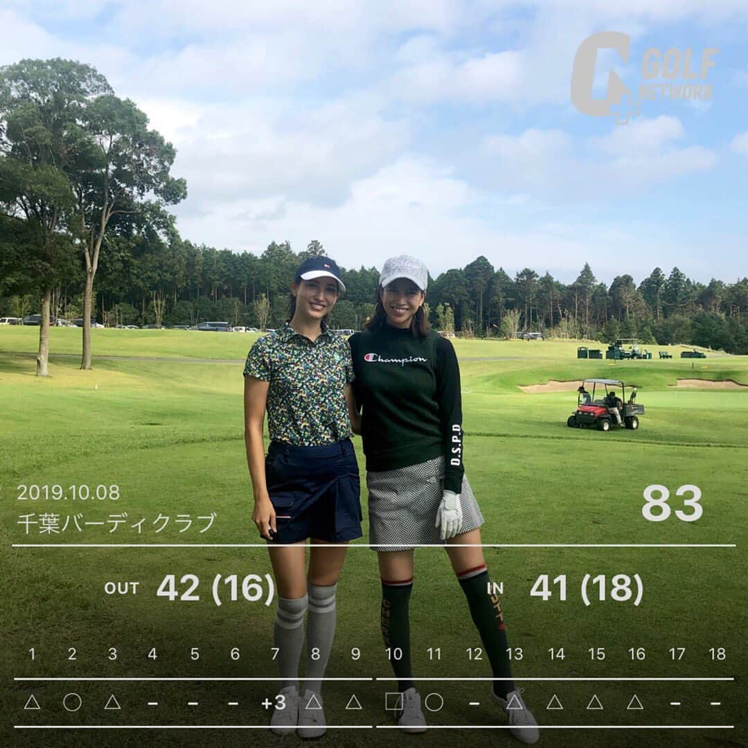 紺野ゆりさんのインスタグラム写真 - (紺野ゆりInstagram)「⛳️ 約2年ぶりに、 ベスト更新しました❤ *  ８５だったのが、 ・2週間前に８３ ・今日８２に☺️☺️🌈 *  どちらも最後の2ホールパーじゃなきゃ更新なくて、 ベストタイが一番凹むので絶対取ろうと スコアマネジメントしっかり考えました🤔  前回も今回も、 最後のホールはドライバー失敗したんですが、 3オン1パットでパー取れたのが嬉しかった❤❤ *  あとね、実は ドライバーの”シャフト”変えたんだ〜🙈✨ そのおかげでめっっちゃ調子良くて😍😍 三菱ケミカルの『ELDIO』という 女性専用のシャフトだよ。  かーなーり良い‼️‼️ クラブふれてきて、 メンズにかえたいけどメンズだとかたいし重いしなぁ、、という方にオススメ❤ またインスタ書きます😚😚😚 * * * #yurigolf🦋 * * #ベスト更新#ゴルフ#ゴルフ女子#三菱ケミカル#三菱ケミカルシャフト#ELDIO#ELDIOシャフト #golf#golfwear#bestscore#golfswing * #これをゴルフの収録で出したい笑」10月8日 19時50分 - yuri_konno_official