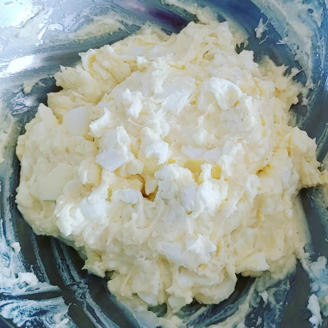 ジェヒのインスタグラム：「잘 만들어졌다♥ . . #재희표#에그샐러드#맛보장 #👍#♥」