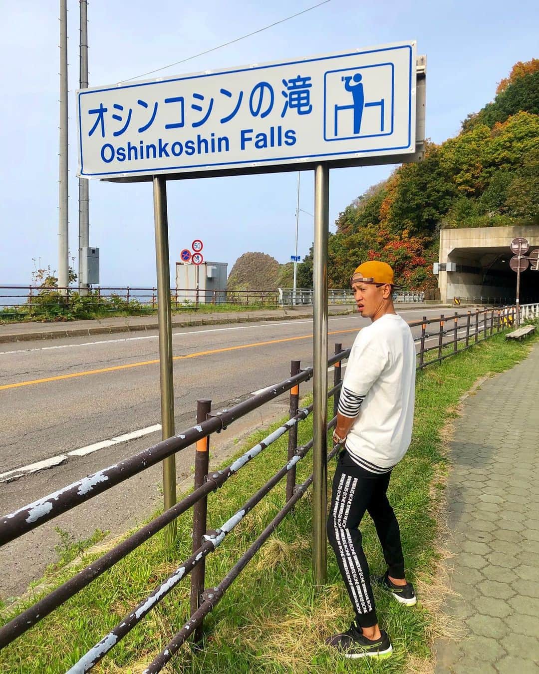 城戸康裕さんのインスタグラム写真 - (城戸康裕Instagram)「移動中ってトイレ行きたくなっちゃうんだよね〜笑 ・ ・ #滝が出そうだった笑 #オシンコシンの滝 #知床 @diviner_official #DIVINER」10月8日 20時13分 - yasuhiro.kido