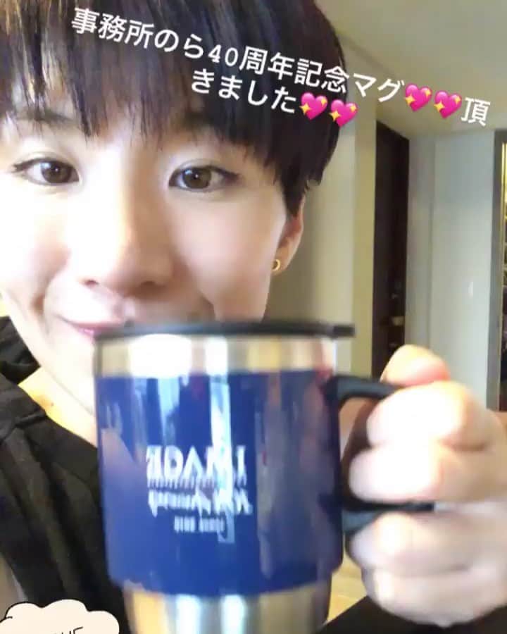 ユイ（YUI）のインスタグラム：「40周年おめでとうございます。  かれこれ10年以上お世話になっている事務所ですが、もう40周年を迎えるんですね〜❗️ 10年前には10年後もモデルしているとは思っていなかった私ですが、  なんだかファミリーのように接してもらっているのが本当に嬉しいし、幸せでございます🙇‍♀️」