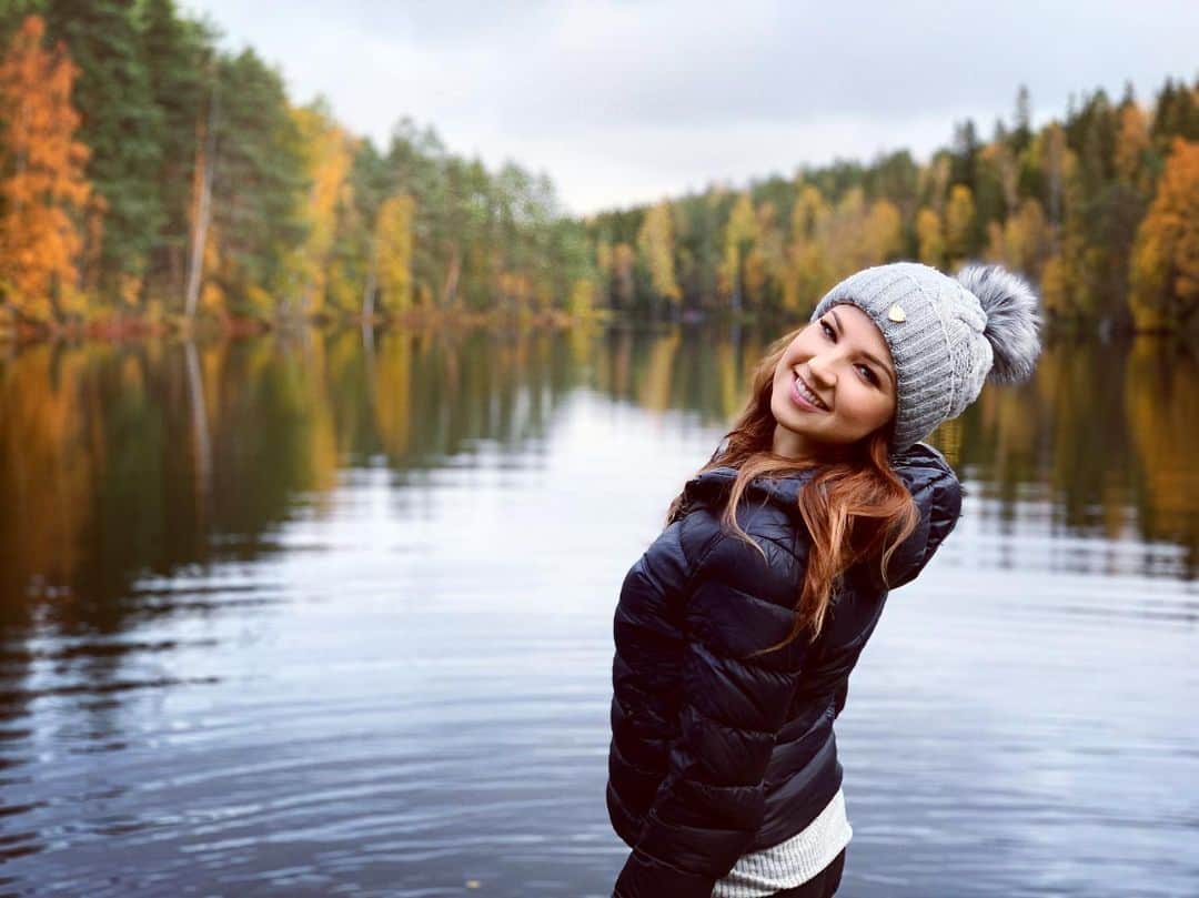 セシリア・トルンのインスタグラム：「Ihana syksy 🦊🍁🍂🧡」