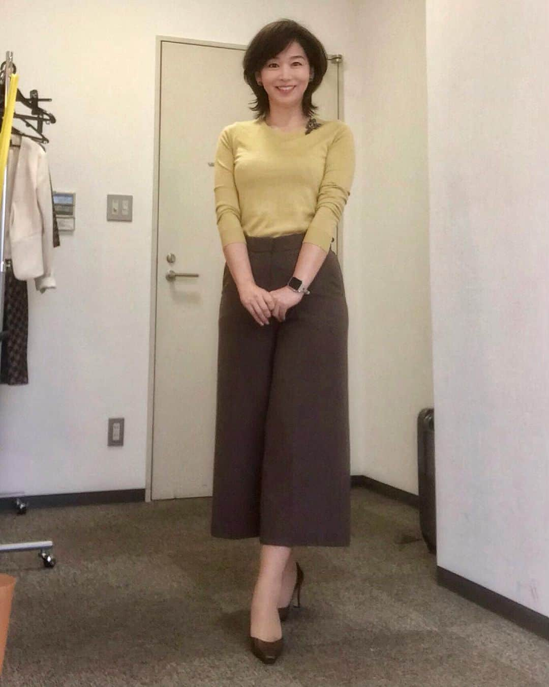 伊藤聡子さんのインスタグラム写真 - (伊藤聡子Instagram)「アップ♪の衣装はニットとウールのパンツで秋スタイル😊 そして色の組み合わせが…「栗」😂😂😂 メーテレ向かいにスタバが完成！これから休憩中にラテでほっこりできます💕 #メーテレアップ #スターバックスコーヒー東別院店#スキャパ＃伊藤聡子」10月8日 20時29分 - satokoito73