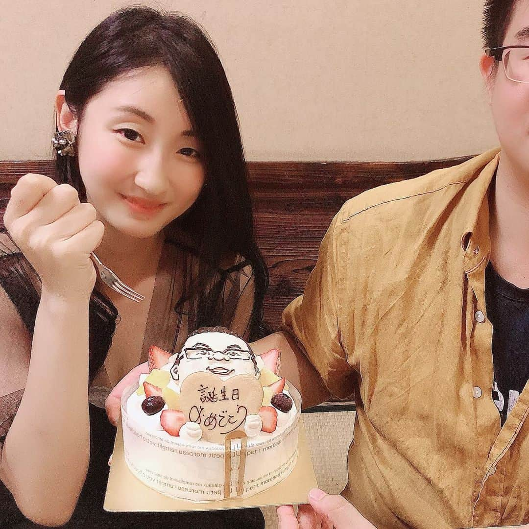 mautyanさんのインスタグラム写真 - (mautyanInstagram)「お兄ちゃんの28歳の誕生日🎉 サプライズで似顔絵のケーキ用意したらめっちゃ嫌そうな顔された笑笑  #誕生日 #似顔絵ケーキ #兄弟 #instcool #cakejp #フォトジェアニバーサリー #フォークは日頃の恨み #立体ケーキ #28歳 #citylife #enjoy #cake #笑顔 #daily_photojpn」10月8日 20時51分 - mautyan