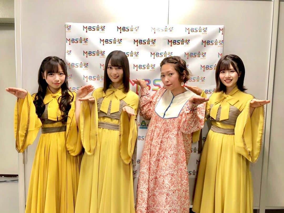 近藤夏子さんのインスタグラム写真 - (近藤夏子Instagram)「✨MBS音祭2019✨ 日向坂46さんにDa-iCEさん❣️ はじめましての日向坂46さんには優しくダンス教えてもらって、最高に可愛かったです❤️ Da-iCEさんは何回目かなぁ？？結構インタビューさせてもらってて、キャラわかってきましたよ😄おもしろかった。笑笑 #mbs #mbs音祭2019 #日向坂46 #daice #ドレミソラ #名曲です」10月8日 20時43分 - kondonatsuko