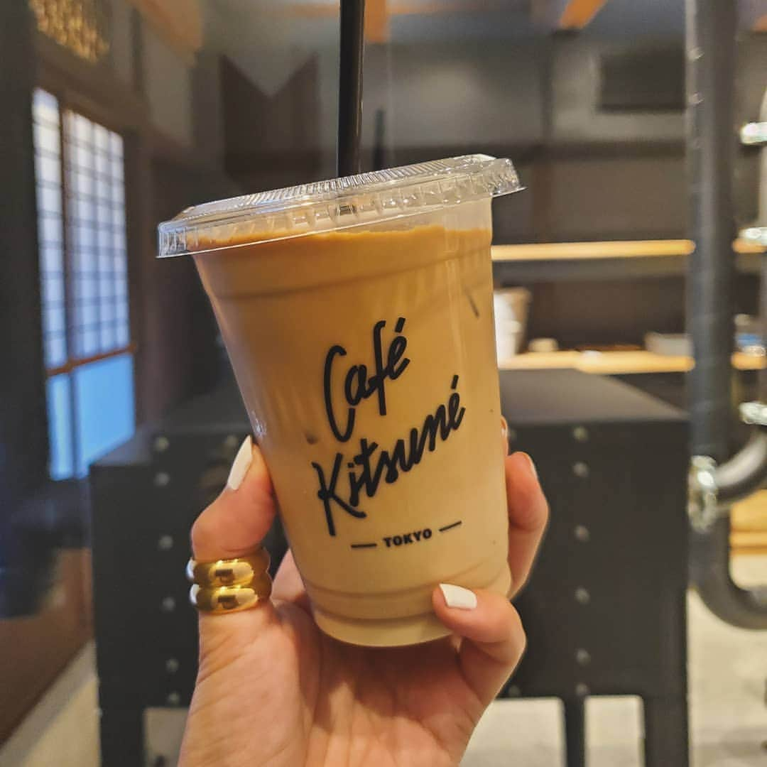 neokazumiのインスタグラム：「﻿ カフェキツネ﻿ ﻿ 何故岡山に🐺 ﻿ #cafekitsune#🍑#🍡#👹」