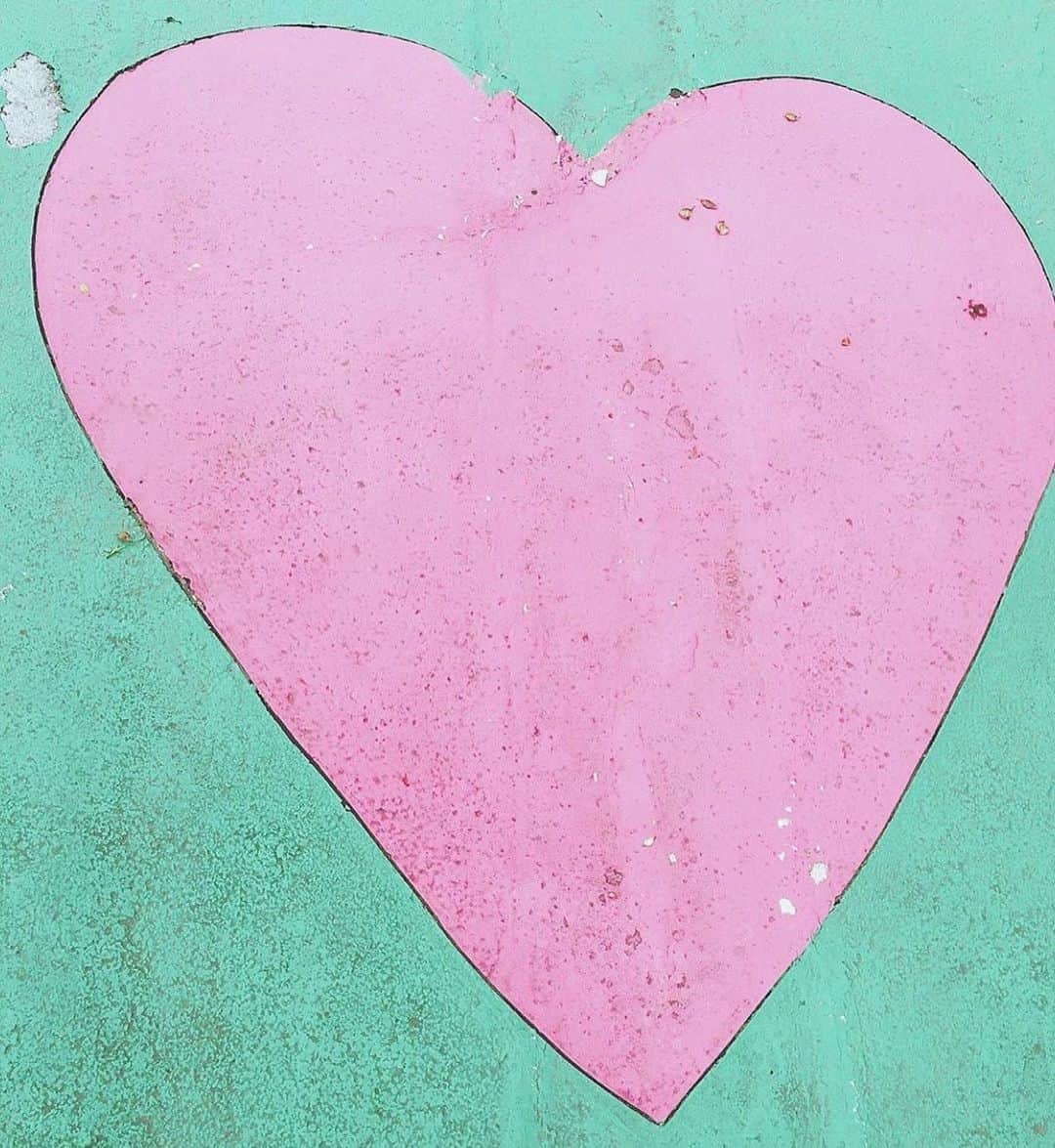 大盛真歩さんのインスタグラム写真 - (大盛真歩Instagram)「♡ . . . 遊園地で床が可愛かった～(^_^)❤︎‪︎ . . #はーと #heart #ハート #遊園地 #green #pink #いんすたばえ」10月9日 7時49分 - maho_usagi